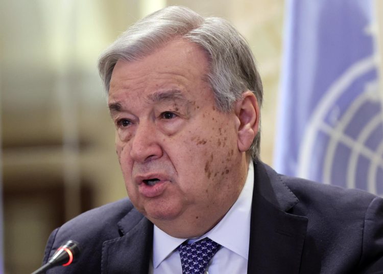 António Guterres llama a reabrir el paso marítimo para evitar una crisis global.