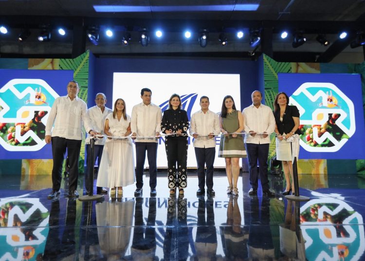 Corte de cinta de Exposición Comercial 2024, en Punta Cana. - Fuente externa.