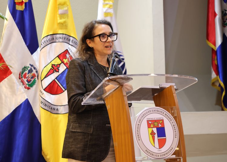 Gabriela Quiroga afirmó que el país tiene tecnología para modernizar el riego, pero aún enfrenta retos en gestión del agua y financiamiento agrícola.