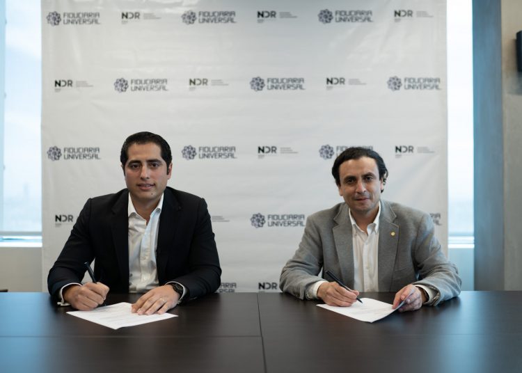 George-Nader-CEO-de-Nader-Enterprises-y-Roberto-MillanVP-ejecutivo-de-Fiduciaria-Universal-scaled