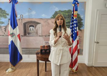 Gisel Castillo durante su presentación en Miami.