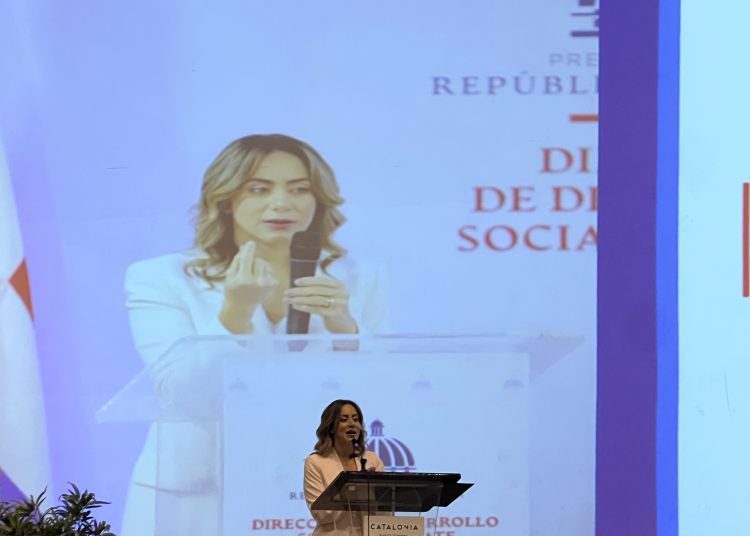 La titular de la Dirección de Desarrollo Social Supérate, Gloria Reyes.