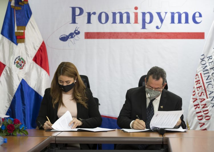 Gloria Reyes y Porfirio Peralta.