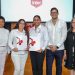Graduandas recibiendo sus diplomas junto a Belissa Best de Santos, Gregorio Tapia y Yara Hernández. Fuente externa.