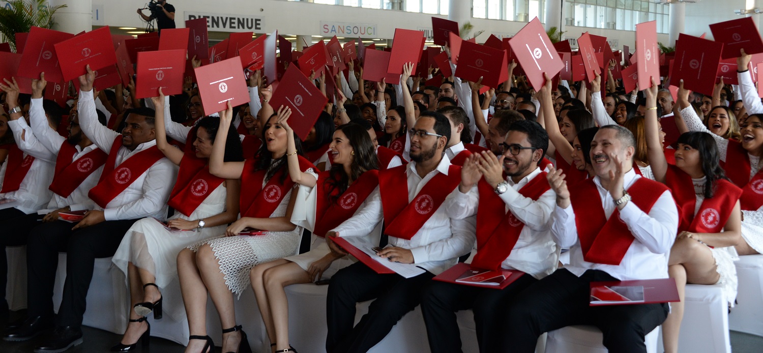 graduandos de la 58va graduación del intec