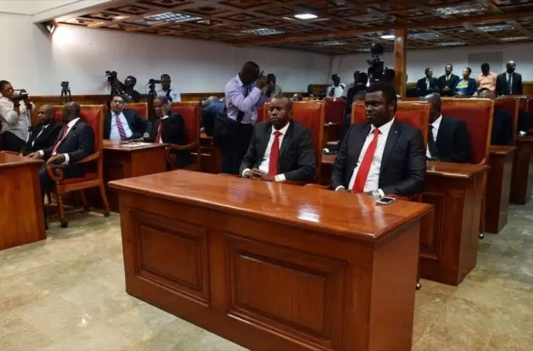 La presentación del anteproyecto de la nueva Constitución constituye "un paso decisivo en la transición".