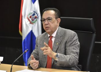 Héctor Valdez Albizu, gobernador del Banco Central dominicano.