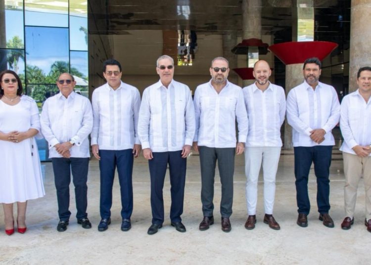 El jefe de Estado valoró además el compromiso social y las excelentes relaciones laborales promovidas por la empresa desde sus inicios.