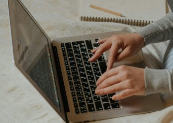 Explica que todo el cuerpo del mensaje es, en realidad, una imagen sin texto real.