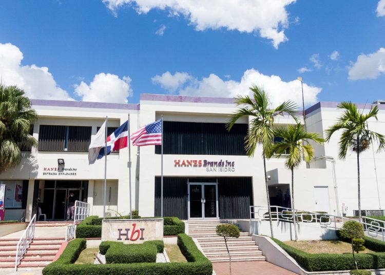 RD exporta más de 240 millones de camisetas marca HanesBrandsal año. | Fuente externa.