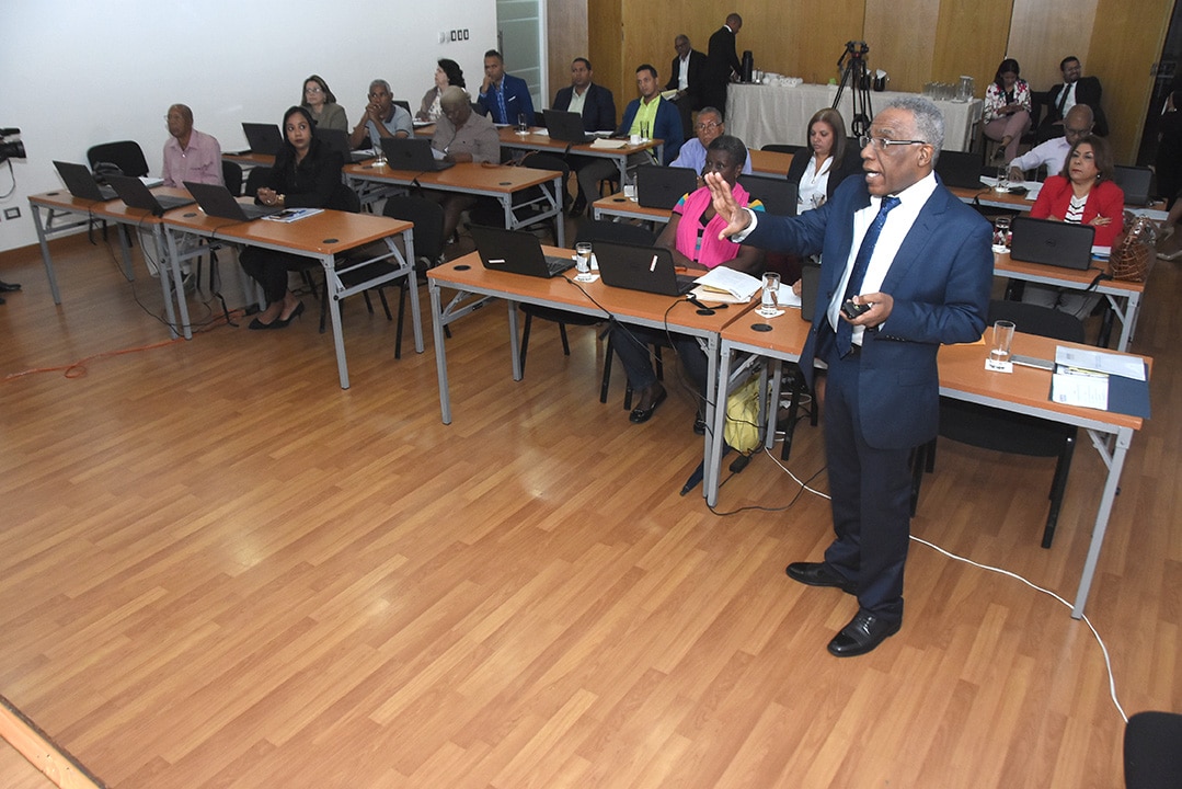 hector diaz impate taller a las asfl (3)