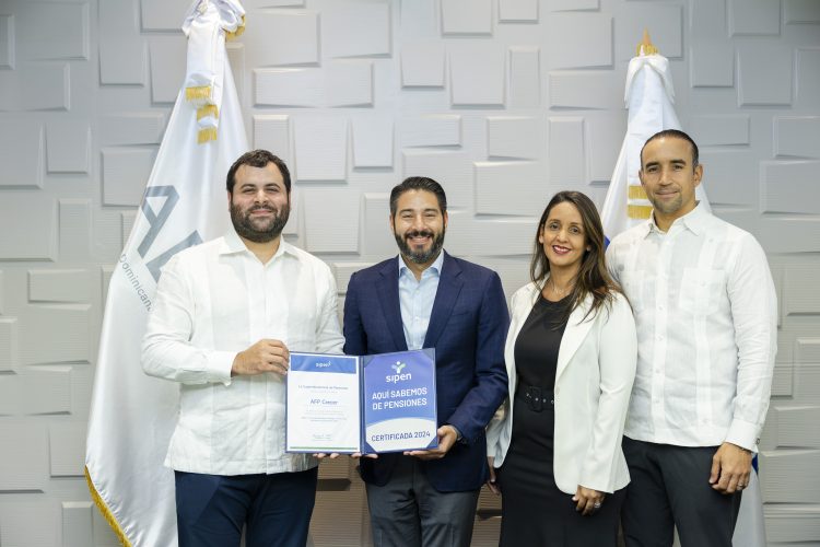 El sello fue recibido por el presidente ejecutivo de las empresas Crecer, Héctor José Rizek.