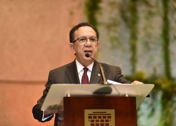 Héctor Valdez Albizu, gobernador del Banco Central de República Dominicana.