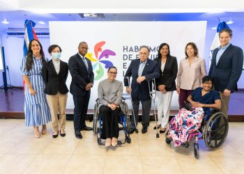 Helen Jáquez, Noemí Gómez, Yunior Valdez, Valery Bobadilla, Celso Marranzini, Guadalupe Moll, María Esther Valiente de Villanueva, Cristina Francisco y Oscar Villanueva.