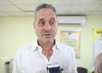 Molina Almonte enfatizó que actualmente Hogar Crea atiende a 1,200 personas en 42 residencias y recibe entre 100 y 150 solicitudes diarias.