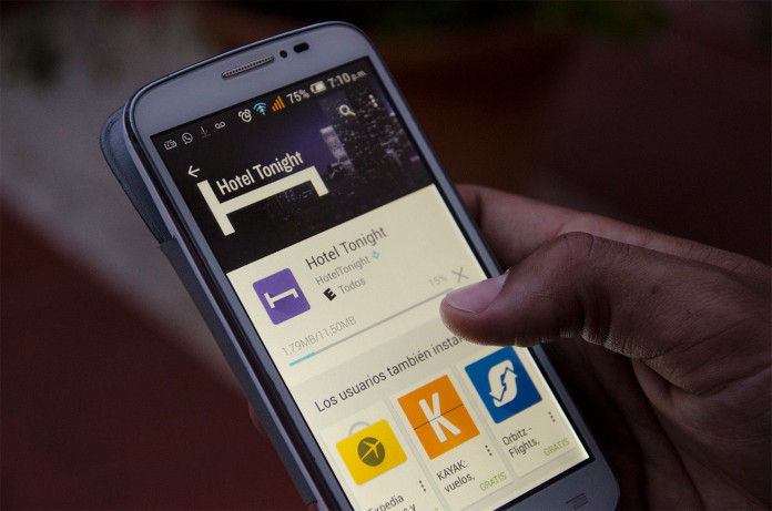 El teléfono inteligente permite acceder a hoteles a bajos precios.
