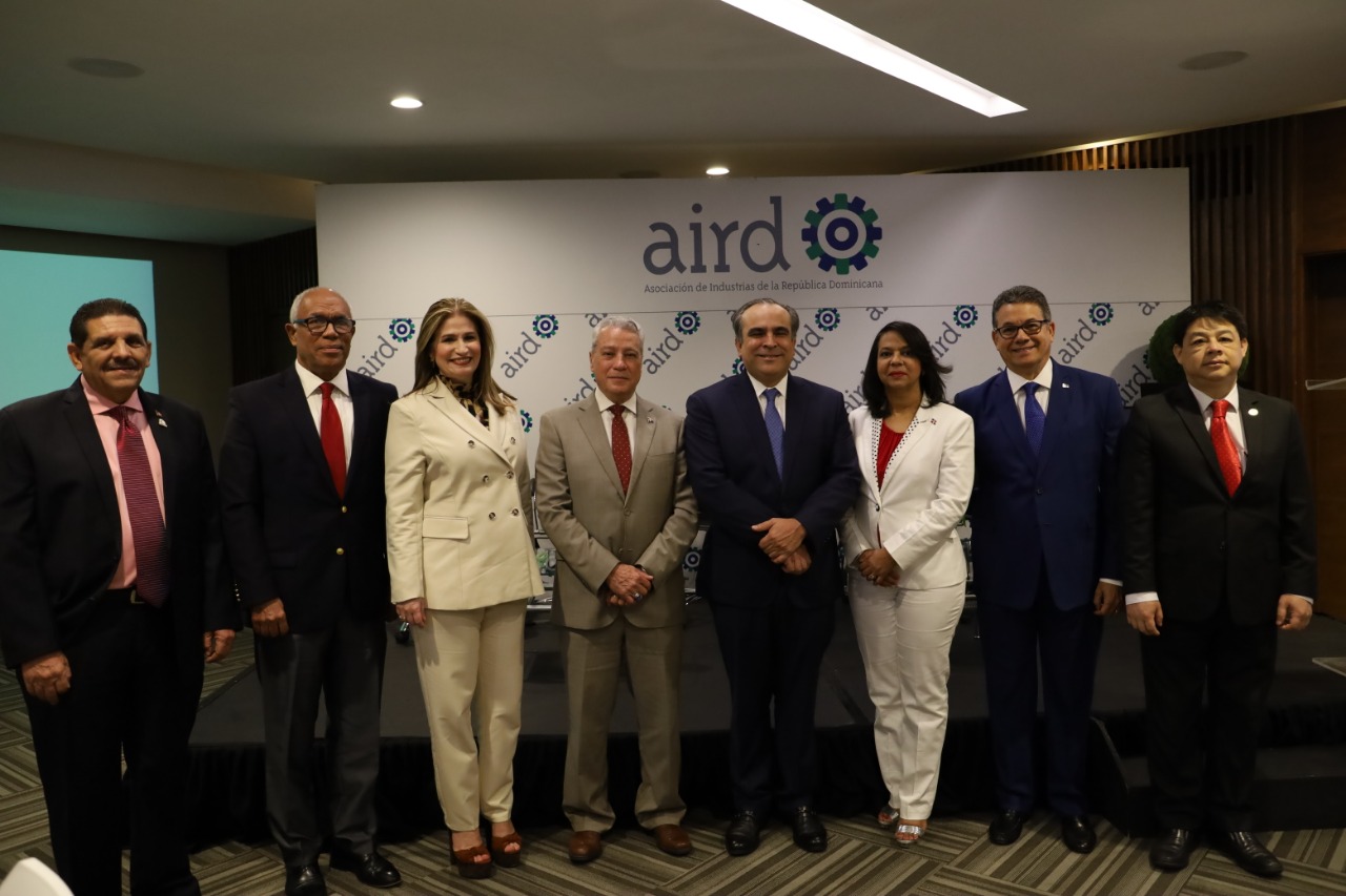 Participantes del desayuno temático, convocado por AIRD.