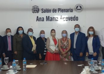 Representantes de la FAO y diputados del Parlamento Centroamericano, durante su reunión en la sede del Parlacen, en República Dominicana.