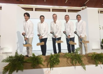 El presidente Luis Abinader encabezó el primer palazo para la construcción del complejo turístico de lujo Secrets Tide Punta Cana & Resort Spa. | Fuente externa.