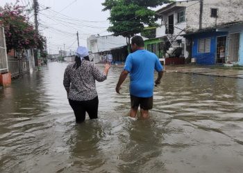 De acuerdo con el director del COE, Juan Manuel Méndez, hay muchos daños en Santo Domingo Oeste, Santo Domingo Este y el Distrito Nacional. - Fuente externa.