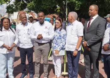 De su lado, la gobernadora de la Provincia Santo Domingo, Lucrecia Leyba, resaltó que este proyecto es un símbolo de seguridad y prosperidad.- Fuente externa.