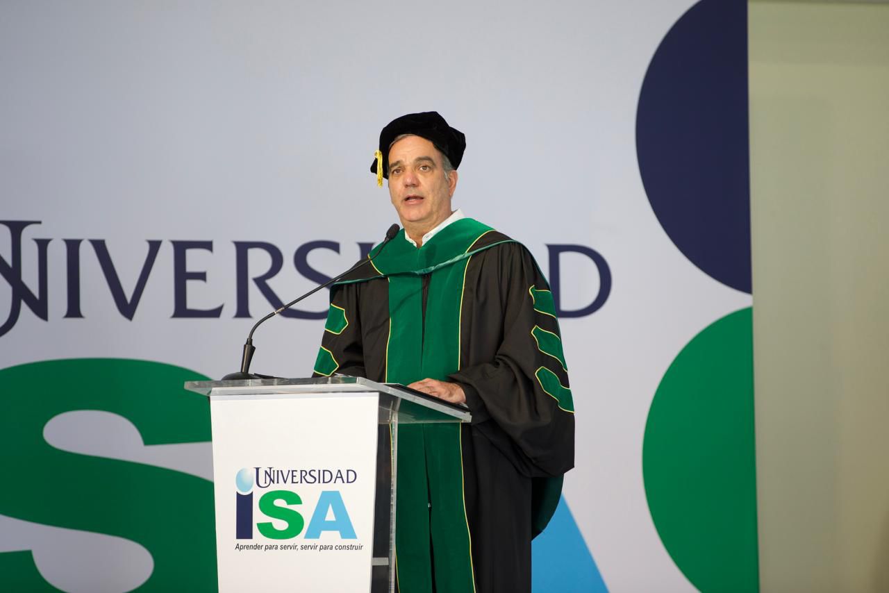 Abinader encabeza primera graduación del recinto sur de la Universidad ISA, provincia San Juan