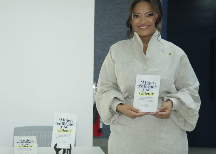 Danielis Fermín, autora del libro “Mujer, enfócate y sé valiente”. - Fuente externa.