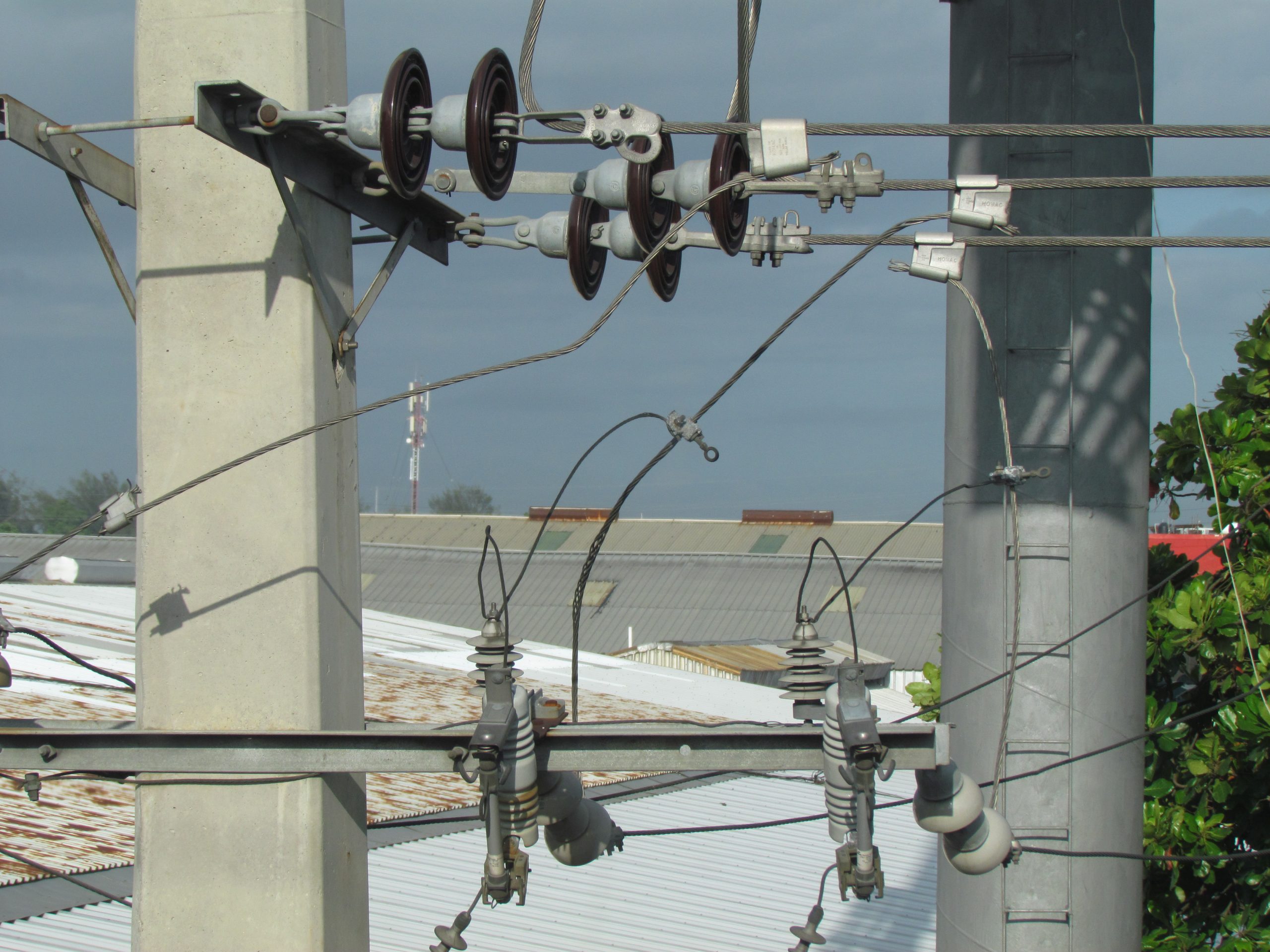 Las pérdidas en la comercialización de la electricidad es el principal problema que tiene el sistema, según plantea el experto Bernardo Castellanos.