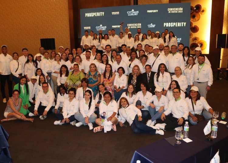 El Green Team CityMax está compuesto por más de 200 personas, más de 150 corredores inmobiliarios, unos 30 asistentes y personal de apoyo; y otros 30 gerentes y directores a nivel internacional. - Fuente externa.