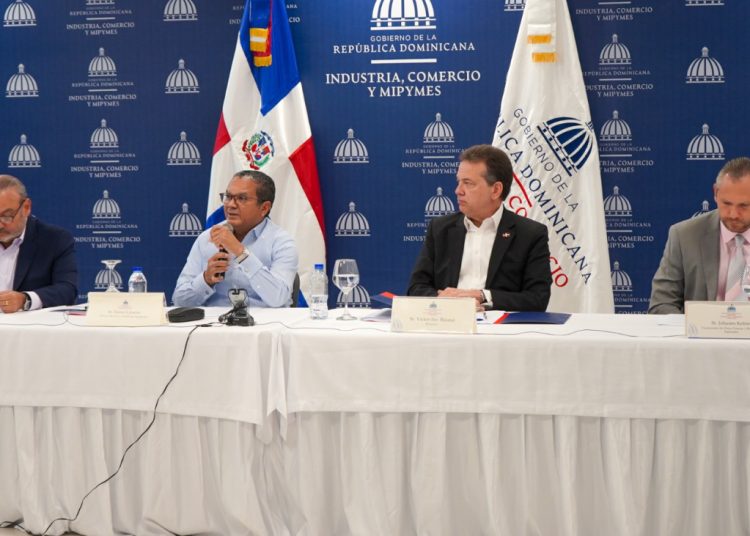 Durante la reunión, también se aprobó el permiso de instalación de dos nuevos parques industriales, que estarán ubicados en las provincias de Santo Domingo y Santiago. - Fuente externa.