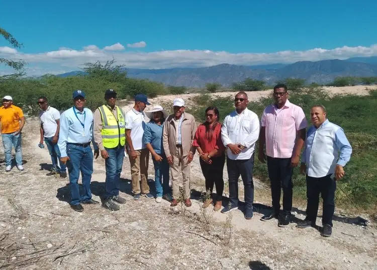 El anuncio fue realizado en un acto en el ayuntamiento de Jimaní, encabezado por la gobernadora Mercedes Novas, el director de Operaciones del Indrhi, Juan Carlos Nova, en representación del director ejecutivo de la entidad, Olmedo Caba Romano; el director ejecutivo del Instituto para el Desarrollo del Suroeste (Indesur), Noel Octavio Suberví Nin, y el alcalde Laureano Santana..- Fuente externa.