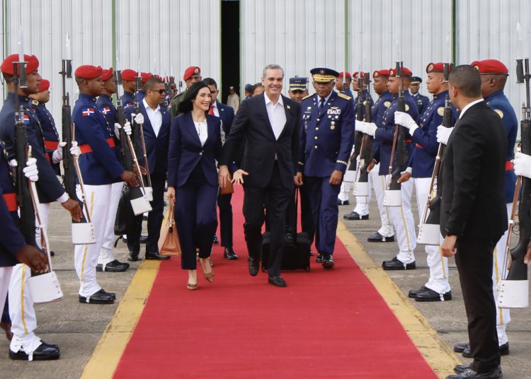 Presidente de República Dominicana, Luis Abinader, junto a Raquel Arbaje, primera dama. - Fuente externa.