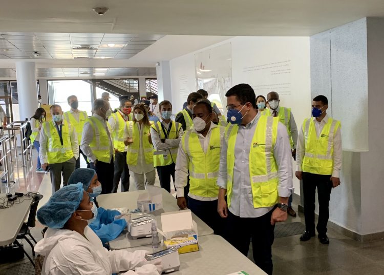 El ministro de Turismo, David Collado y su equipo de trabajo, durante su visita a las instalaciones del AILA–JFPG.