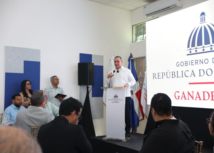 Espaillat, explica la puesta en marcha del Sistema de Vigilancia Epidemiológica en Salud Animal (Sivesa) para fortalecer la sanidad pecuaria en República Dominicana.