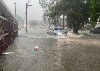 Las autoridades exhortaron a la ciudadanía a tomar rutas alternas y mantenerse atentos a los avisos oficiales.