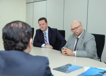 Viceministro para Asuntos Económicos y Cooperación Internacional Hugo Rivera y Mario Alegría, CEO de Latam Group. | Fuente externa.