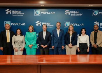 El acuerdo fue firmado por Christopher Paniagua, presidente ejecutivo del Banco Popular; Cesarina Fabián, directora nacional de Hábitat para la Humanidad; y José Mármol, vicepresidente ejecutivo de Comunicaciones Corporativas, Reputación y Banca Responsable del Grupo Popular.