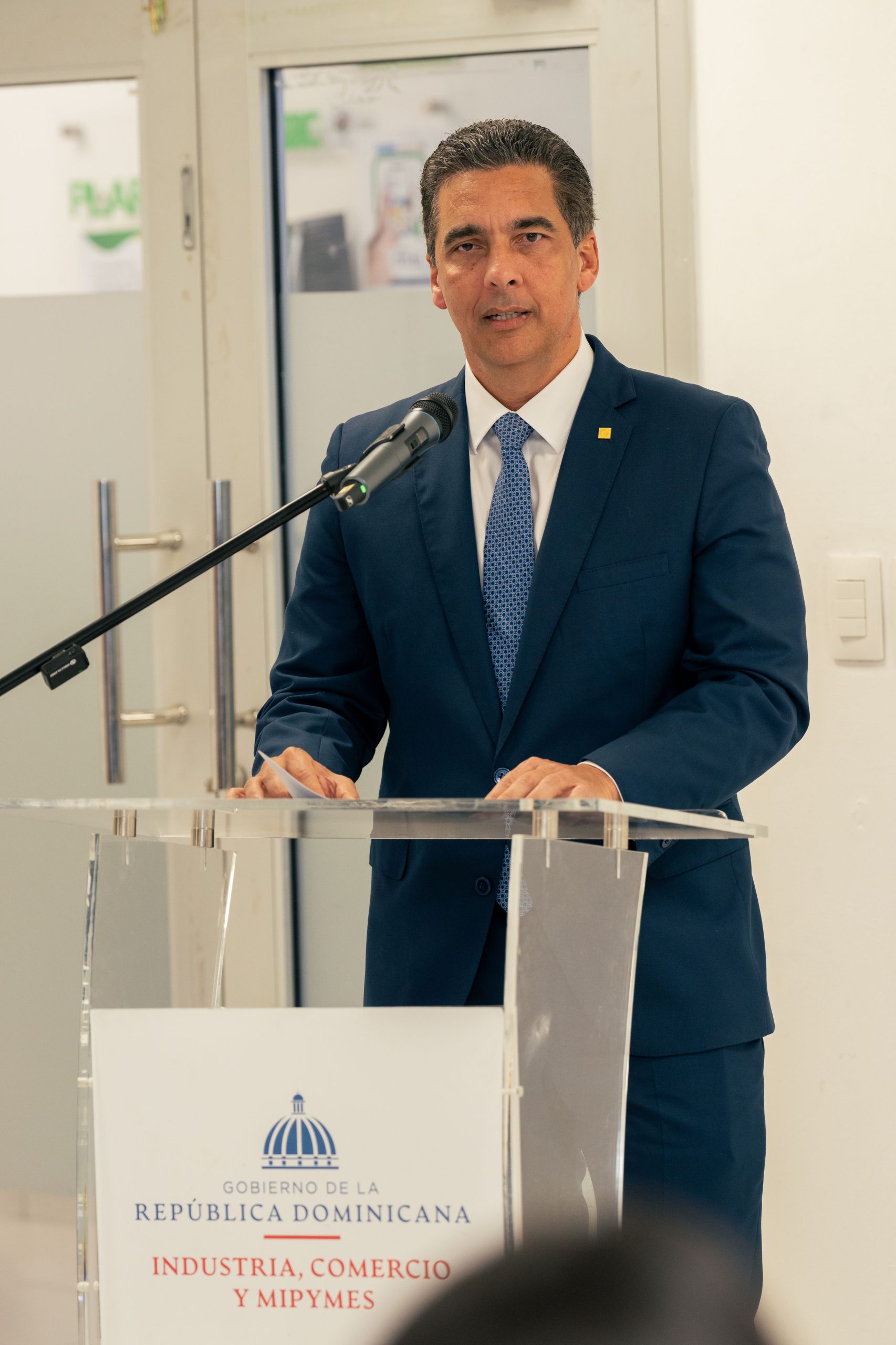 El vicepresidente ejecutivo de Negocios Personales y Sucursales del Banco Popular, señor Francisco Ramírez, destacó el respaldo del banco al talento joven, la creatividad dominicana y el futuro de una economía más diversificada y orientada a la exportación.