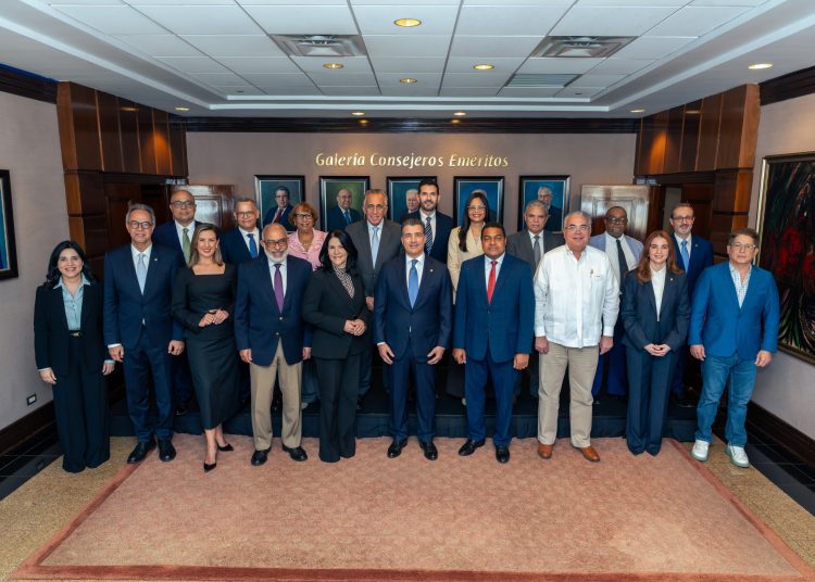 Jairon Severino, Fausto Rosario, Cándida Acosta, Luis Mejía Oviedo, Juan Pablo Fernández, Mariela Mejía, Adalberto Grullón, Manuel Frontán y Esteban Martínez-Murga.