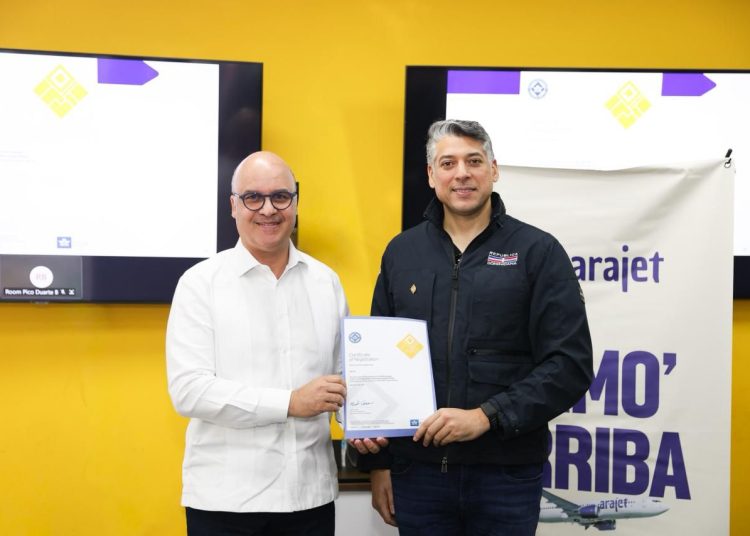 La ceremonia de presentación del certificado estuvo encabezada por Igor Rodríguez, director del Instituto Dominicano de Aviación Civil.