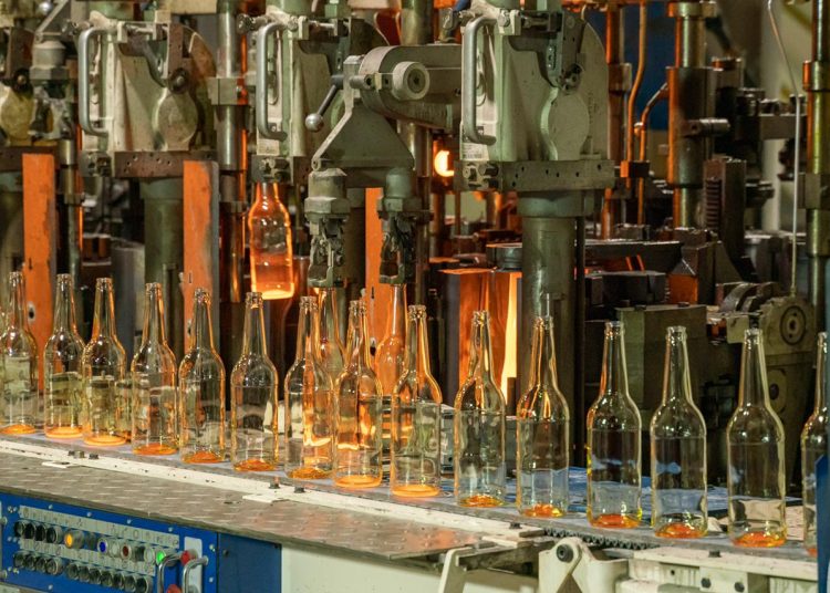 Planta de fabricación de botellas de vidrio. | Cervecería Nacional Dominicana.