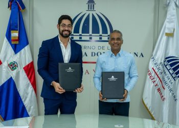 El contrato fue suscrito por el ministro de Energía y Minas, Joel Santos y el representante del consorcio, Félix Manuel Santana Reyes.