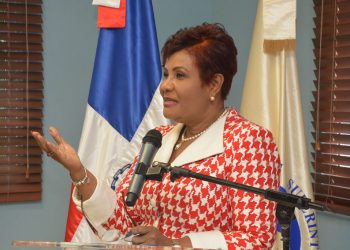 La superintendente de Seguros, Josefa Castillo.