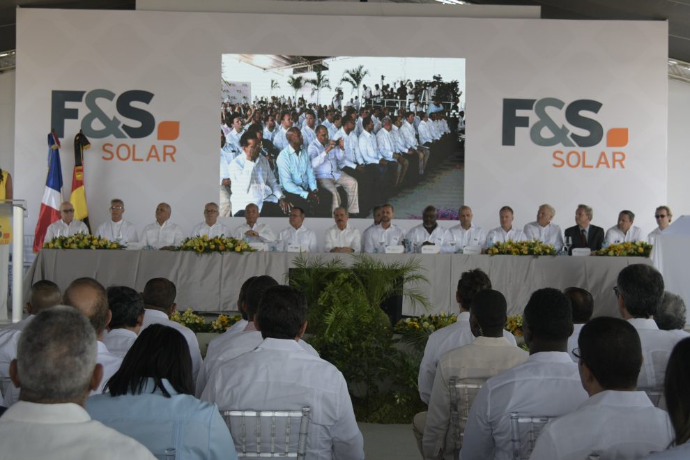 inauguración montecristi solar