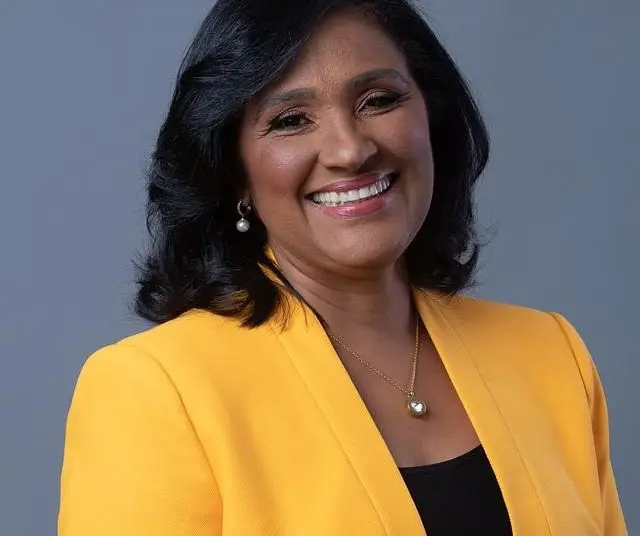 La directora ejecutiva de Agrhupa y psicóloga organizacional, Indiana Tamarez, indica que las personas mayores deben crear una cultura de aprendizaje constante que les permita estar actualizados en sus respectivas profesiones.