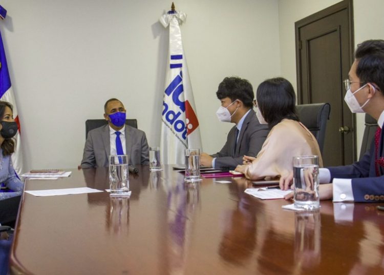 Ejecutivos de Huawei visitaron a directivos del Indotel.