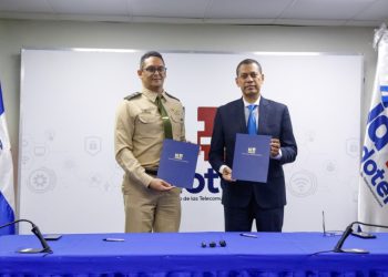 El acuerdo fue rubricado por el presidente del Indotel, Guido Gómez Mazara, y el director ejecutivo del 9-1-1, Randolfo Rijo Gómez.