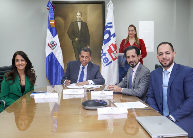 Ambas entidades durante firma de acuerdo virtual de cooperación en materia de transformación digital y ciberseguridad, entre INDOTEL y MICITT de Costa Rica.