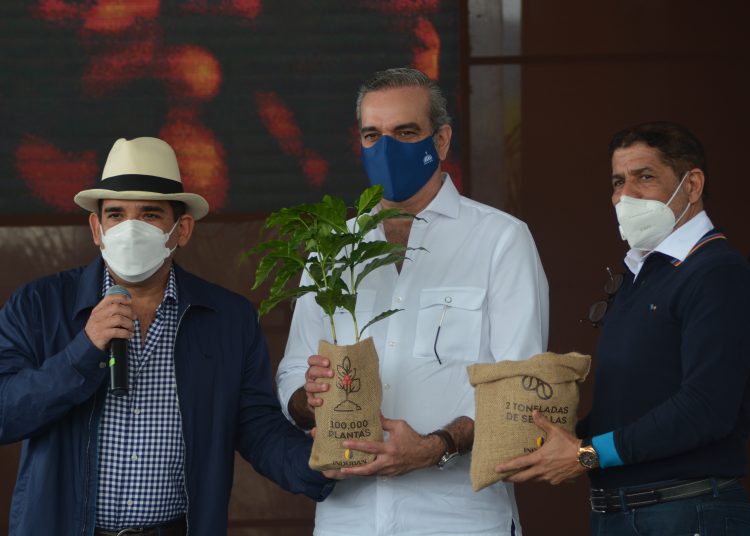 Manuel Pozo Perelló, Luis Abinader y Limber Cruz.