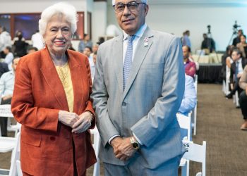 Martín Robles Morillo junto a Milagros Ortiz Bosch. - Fuente externa.